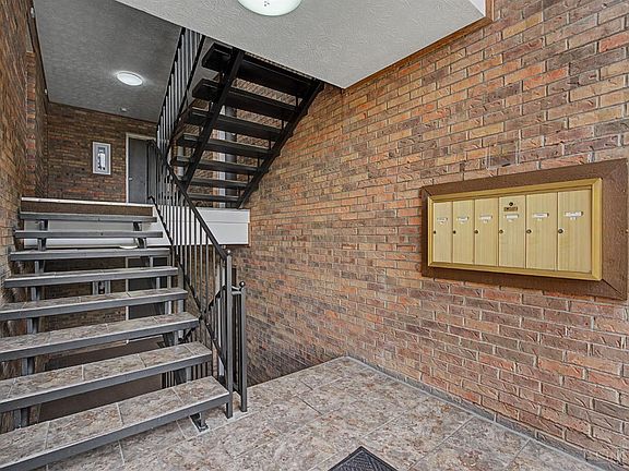 4th image of 5981 Meadowcreek Dr #8