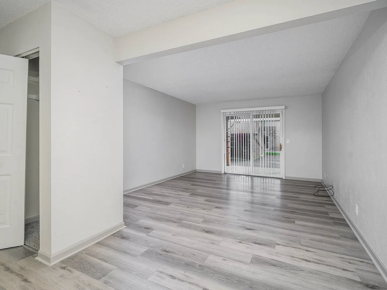 2 bed, 1200 sqft, $1,200 — Photo 1
