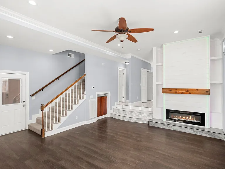 239 E Bledsoe St — Photo 10