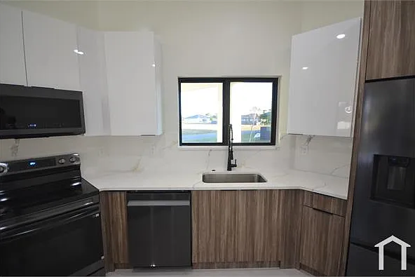 2416 Diplomat Pkwy W — Photo 14