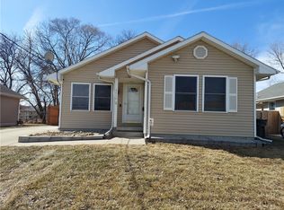 1420 E 21st St, Des Moines, IA 50317