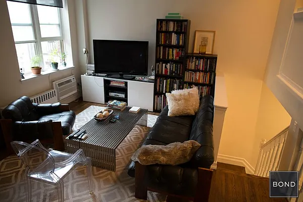 Rented by Bond New York | media 29