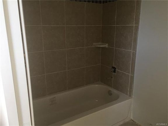5th image of 2303 Delrio Dr