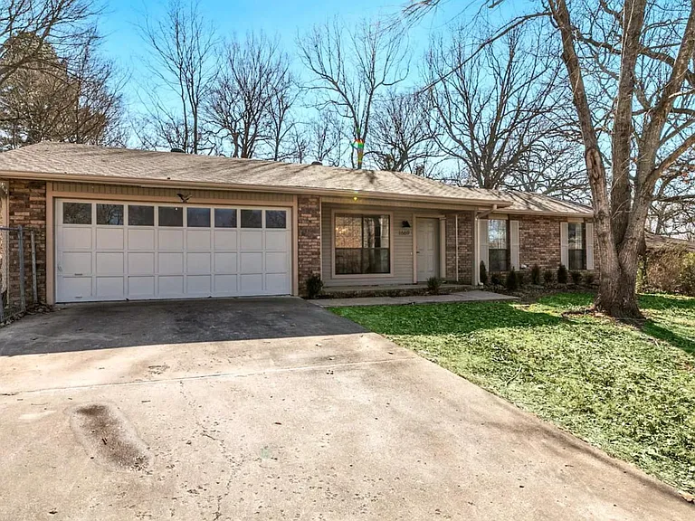 1669 W Cedar St — Photo 1