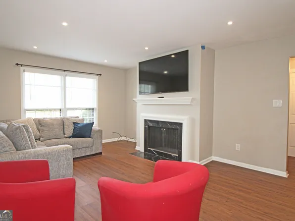 38 Larue Pl NW, Atlanta, GA 30327