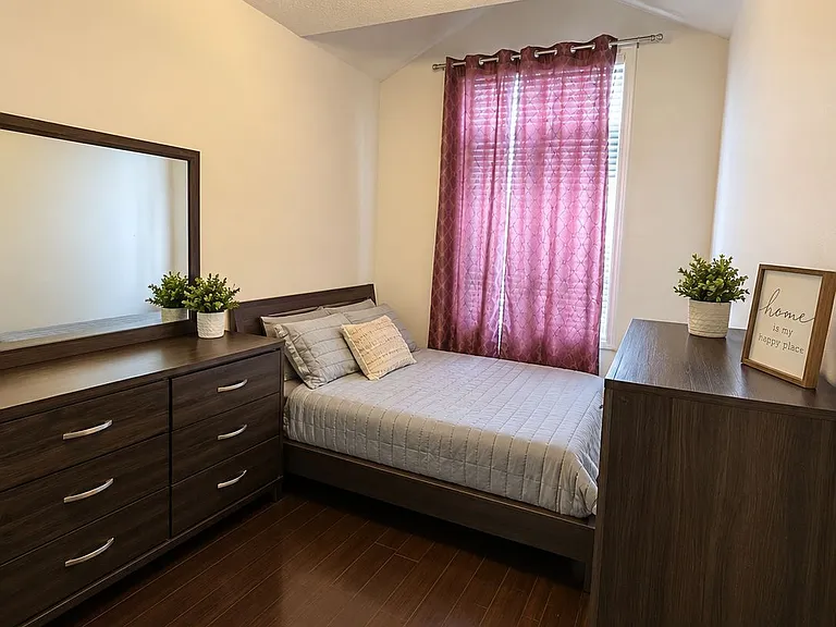 13 Mohandas Dr #MAIN UPPER — Photo 2