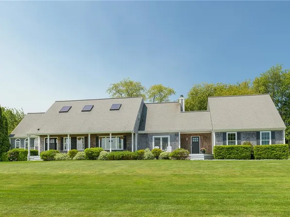 15 Roger Williams Ct, Portsmouth, RI 02871