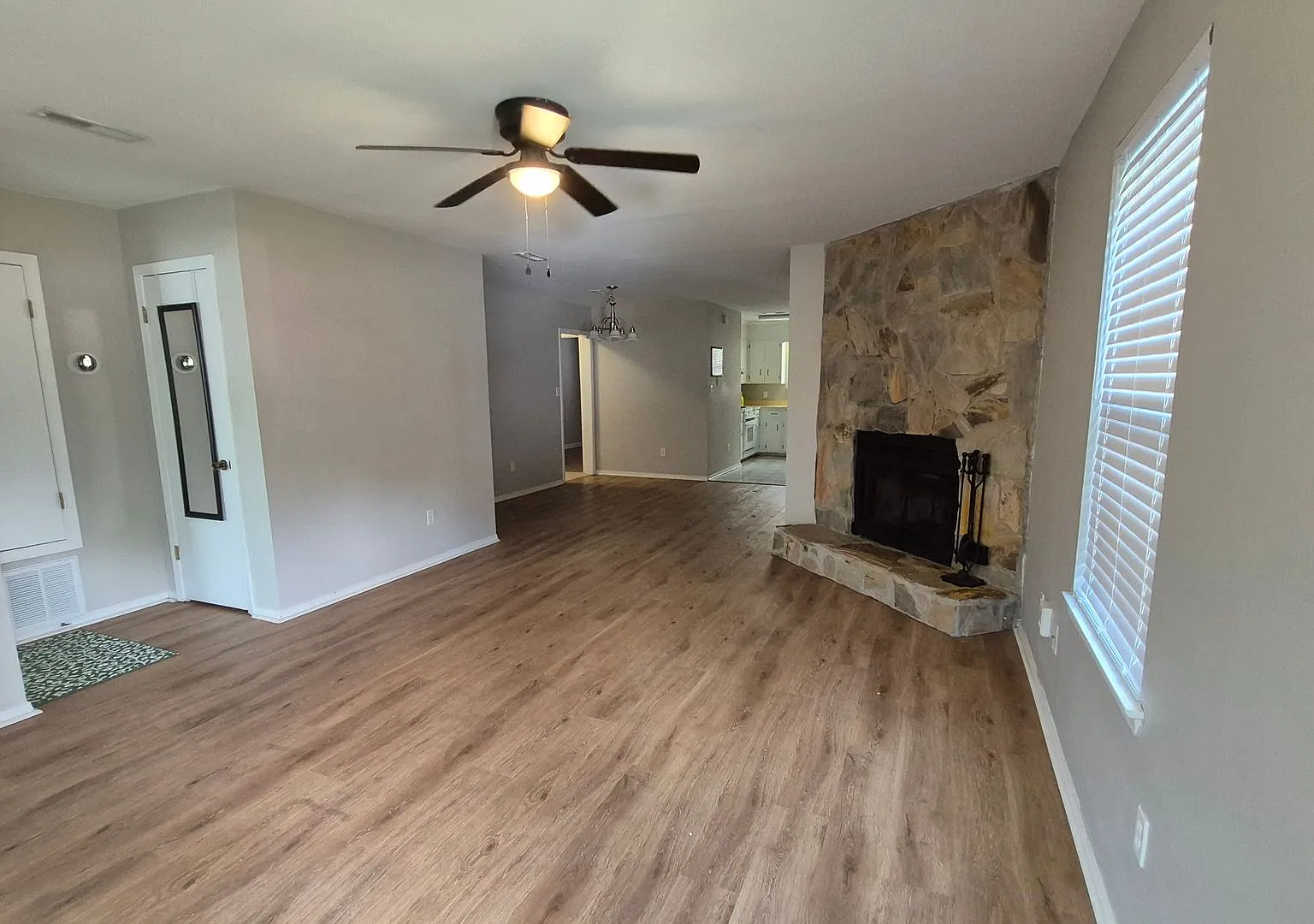 Townhome Two Bedroom Two Bath near UWF — Photo 2