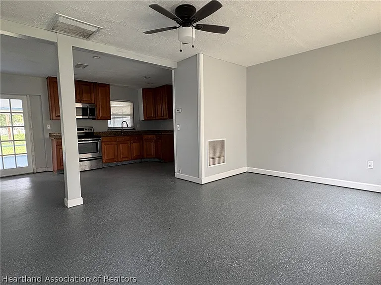 1817 Sandra Blvd — Photo 2