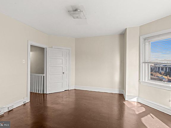 5th image of 4824 N Hutchinson St