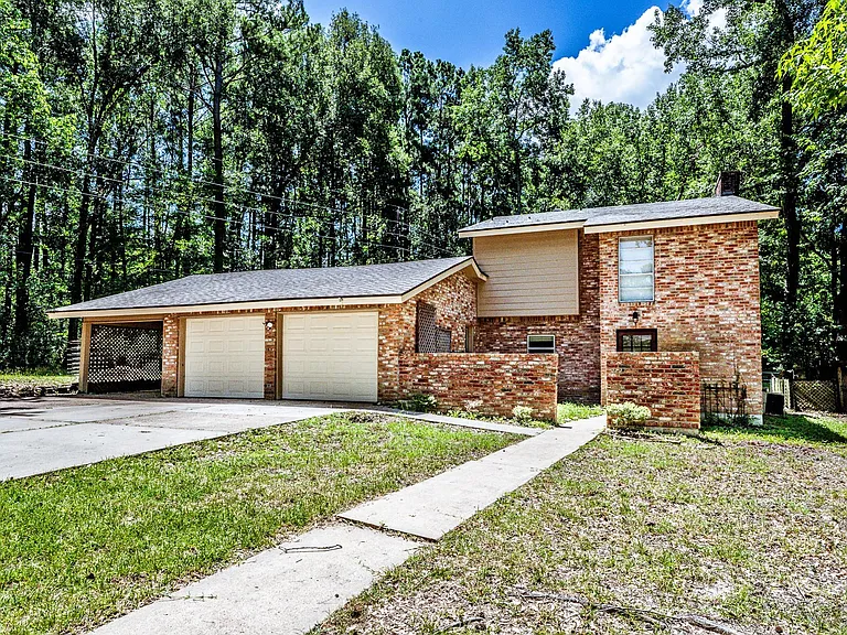 401 Woodmont Dr — Photo 1