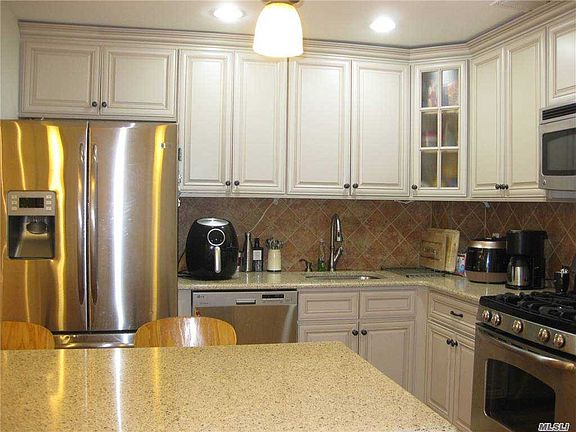 4th image of 12-11 Estates Ln #228-M