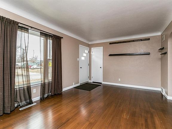 4th image of 1452 Hollywood Blvd NE