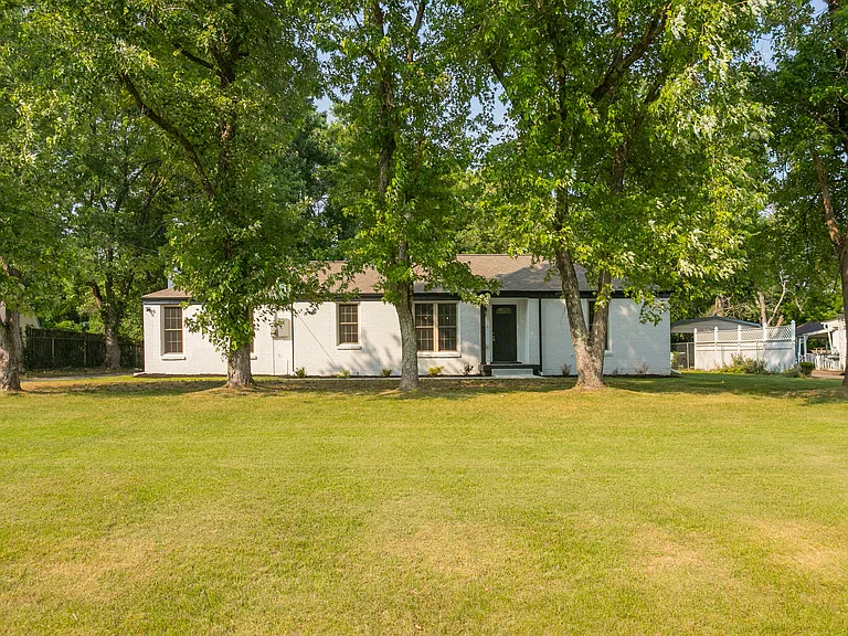 1229 Berwick Trl — Photo 7
