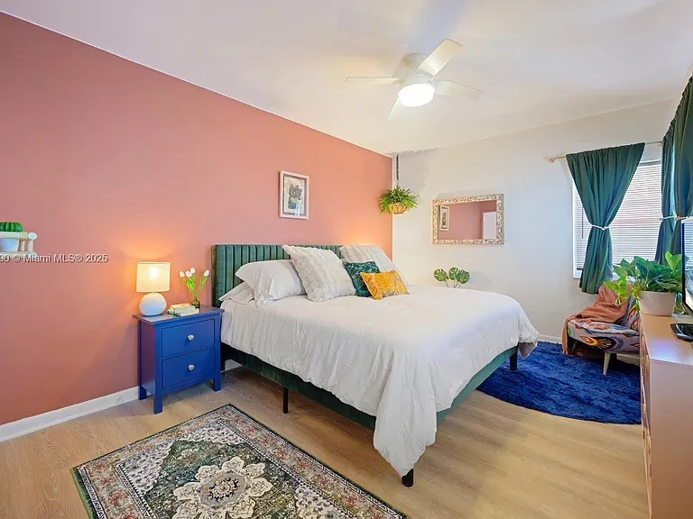 315 Van Buren St #104B — Photo 11