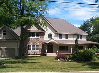 397 Bread And Cheese Hollow Rd, Northport, NY 11768