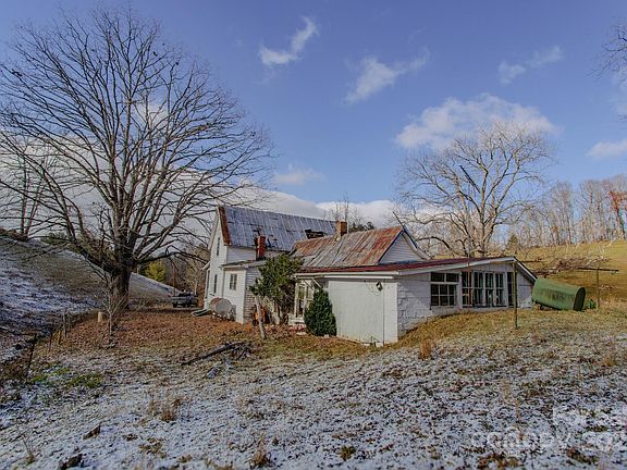 3rd image of 98 Blackberry Ln