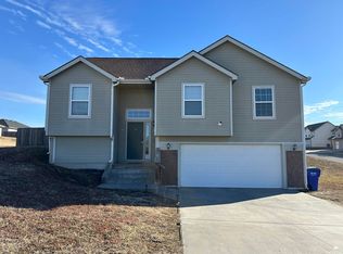 1509 Hickory Ln, Junction City, KS 66441