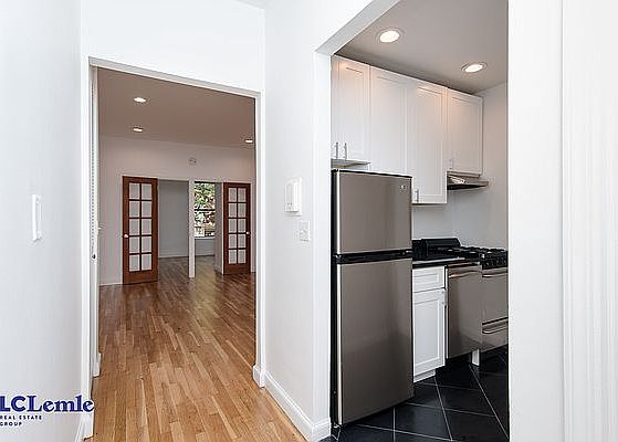 2nd image of 204 E 84th St #12