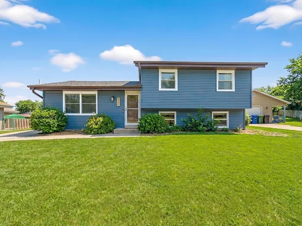 8620 S Riverton ROAD, Oak Creek, WI 53154