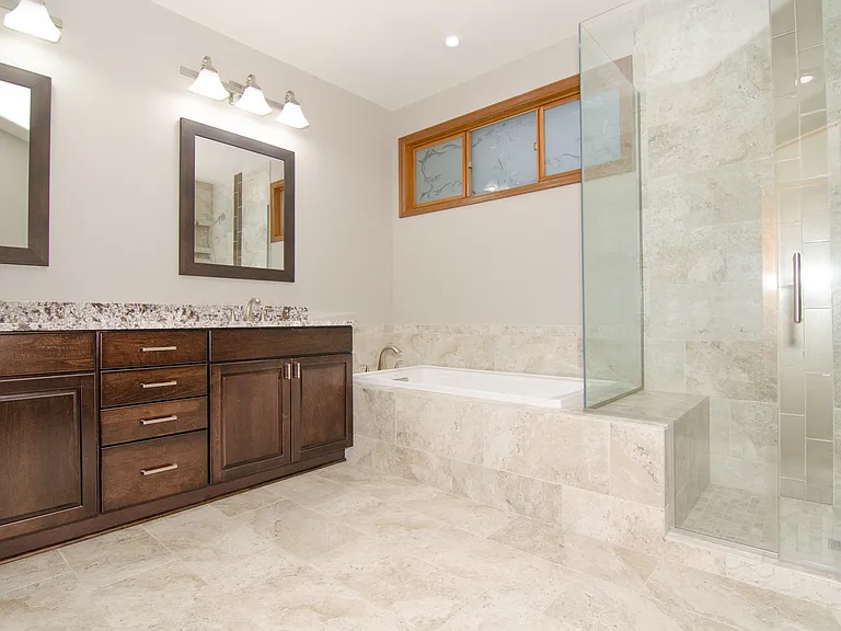 Master suite bathroom