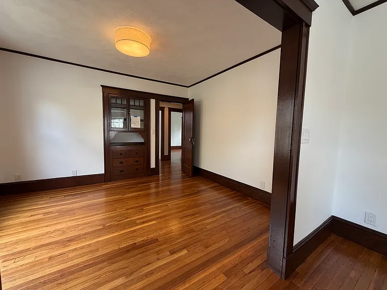 24 Louise St #24 — Photo 5