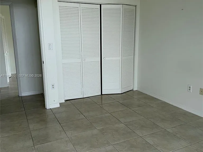 900 SW 8th St #604 — Photo 32