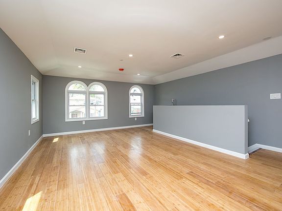 5th image of 14028 Bascom Ave