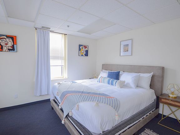 4th image of 230 Thayer St Room 17
