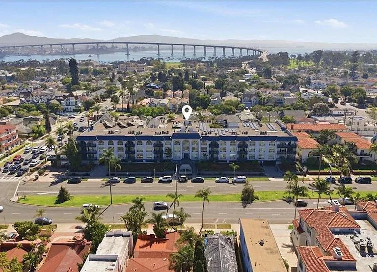 Commodore with surrounding views.