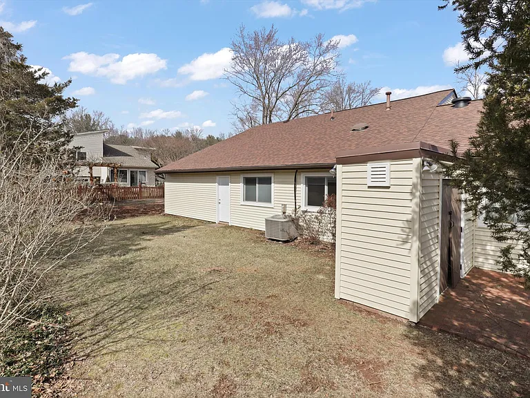 103 Farmington Ln — Photo 37
