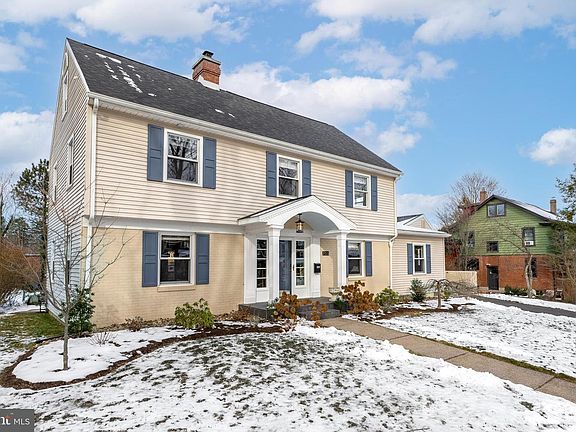 3rd image of 733 W Foster Ave