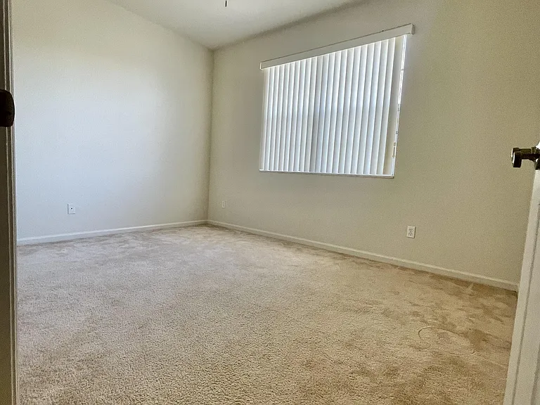 2370 Hinsdale Dr — Photo 5