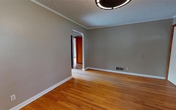 4th image of 2714 S 38th St