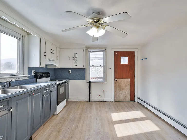 Catawissa St 50 W — Photo 24