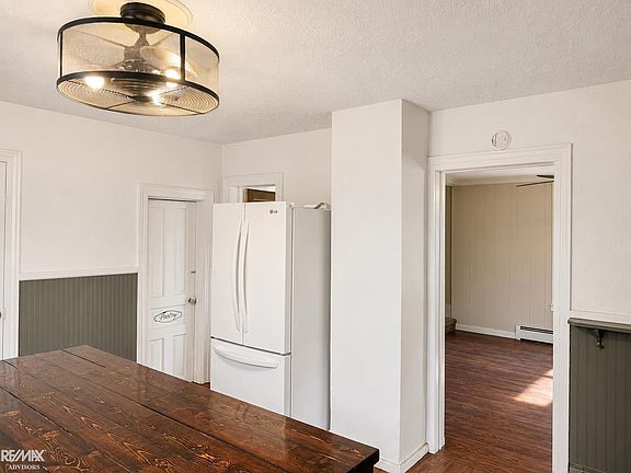 4th image of 1110 Henry St