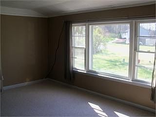 4th image of 8 Cove Ln