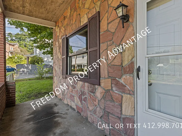 644 Herschel St — Photo 23