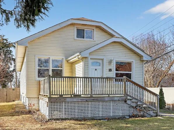 18 S Hudson St, Westmont, IL 60559