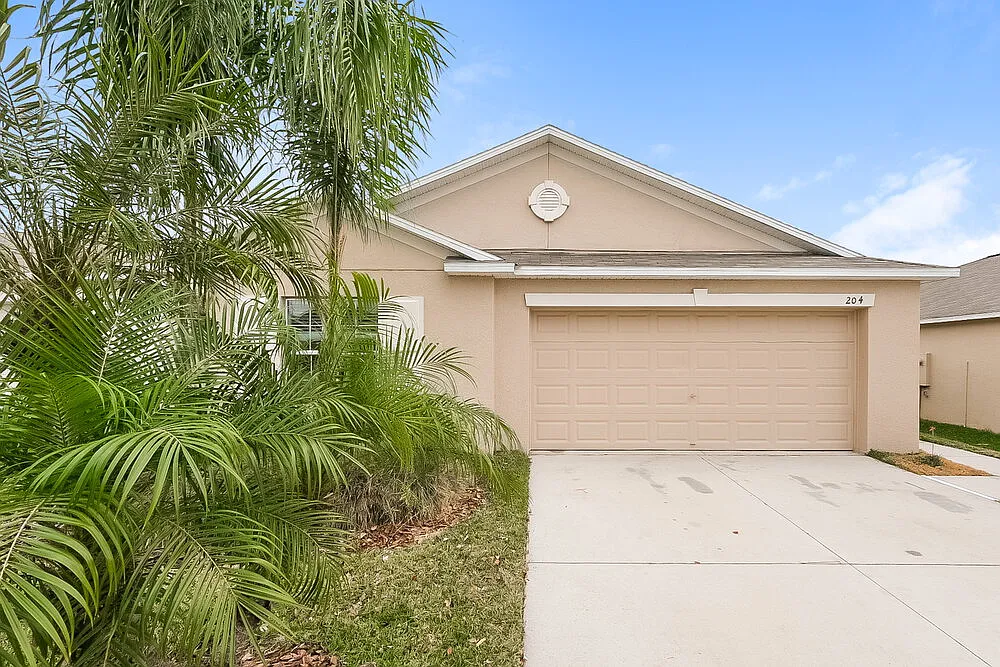 4 bed, 2.0 bath, 1835 sqft, $2,485 — Photo 1