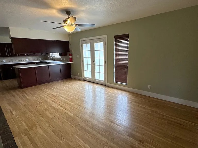 1317 Lexington Rd — Photo 28