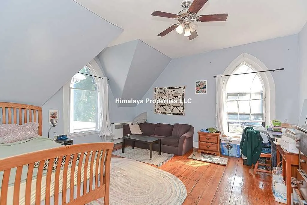 5 bed, $8,800 — Photo 1
