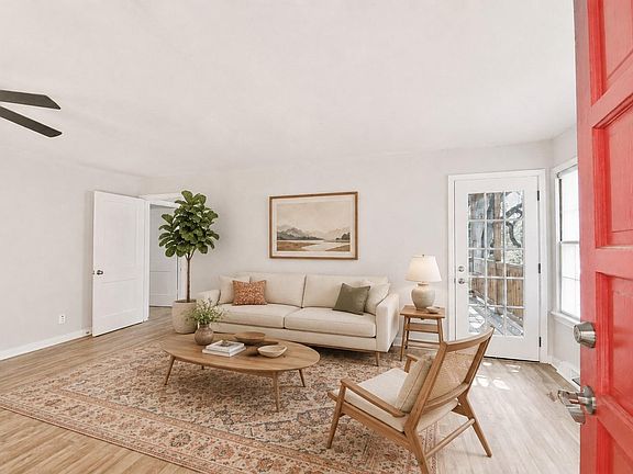 4th image of 1008 Milam Pl