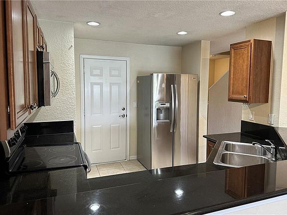 4th image of 5925 Royal Way
