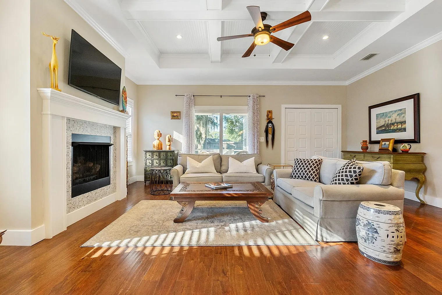 3 bed, 2.0 bath, 1700 sqft, $3,530 — Photo 4