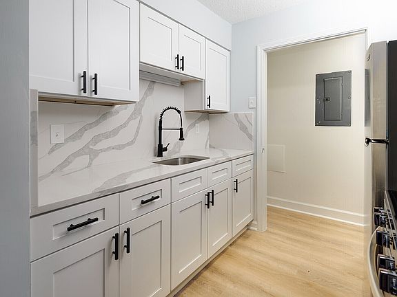 4th image of 1003 Elmwood Ave APT 221