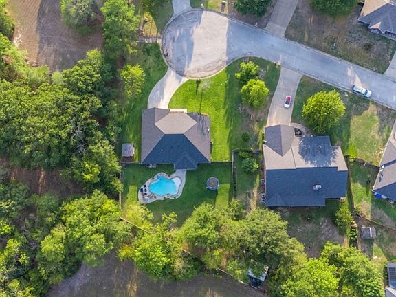 3rd image of 704 Kimberly Ln