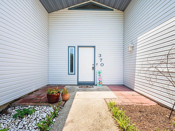 4th image of 370 Makron Dr NW