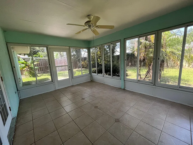 2452 Appalachian Dr — Photo 18
