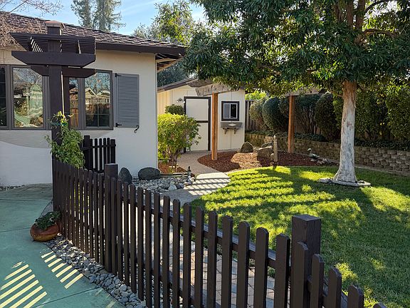 2nd image of 942 Summerleaf Pl